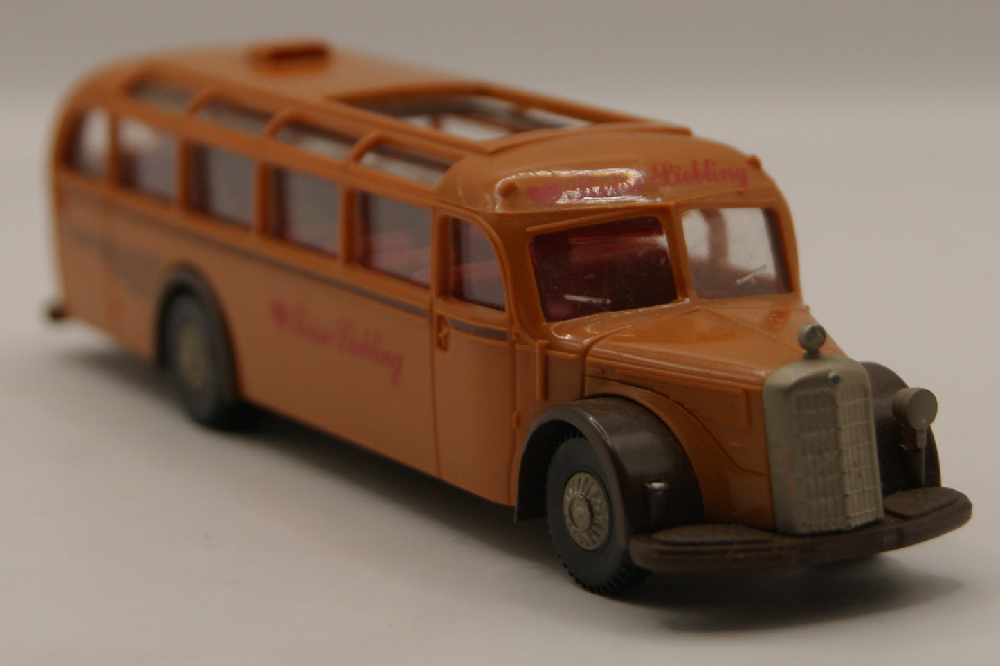 Brekina Mercedes-Benz O 5000 Reise-Liebling Reisebus braungelb H0 1:87
