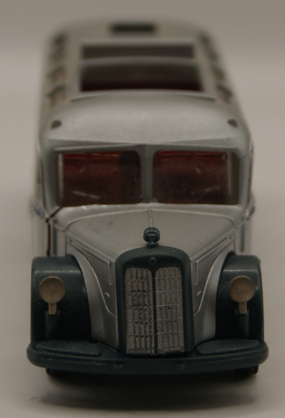 Brekina Mercedes-Benz O 5000 Silbervogel Reisebus silber H0 1:87 defekt