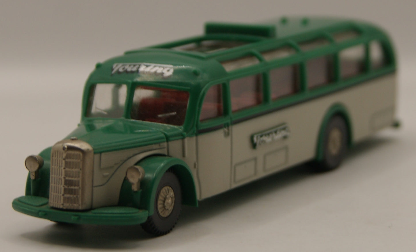 Brekina 5131 Mercedes-Benz O 5000 Touring Messageries Vertes H0 1:87