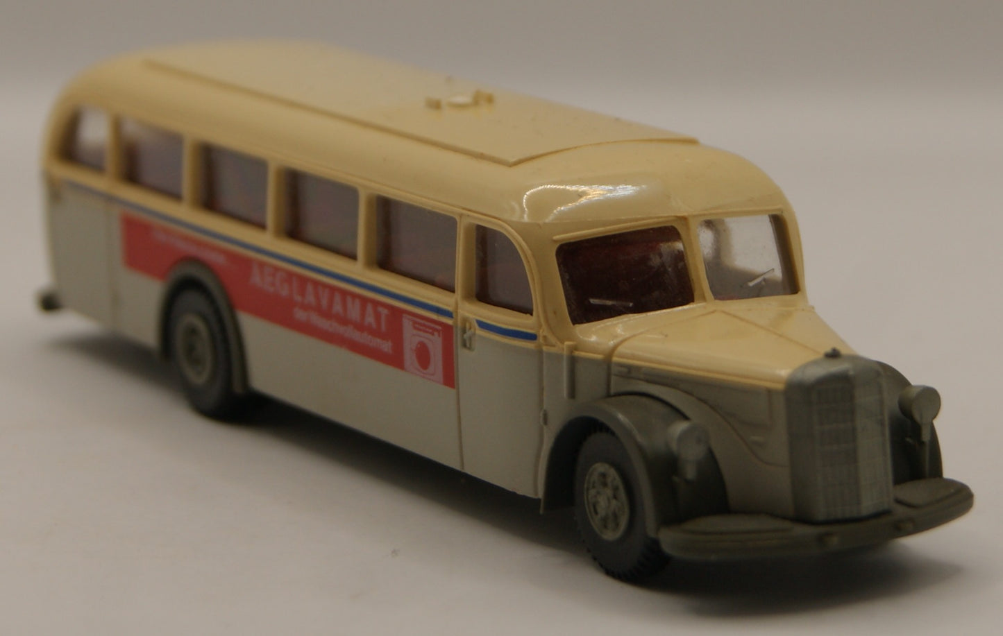Brekina 5041 Mercedes-Benz O 5000 AEG Lavamat Reisebus H0 1:87