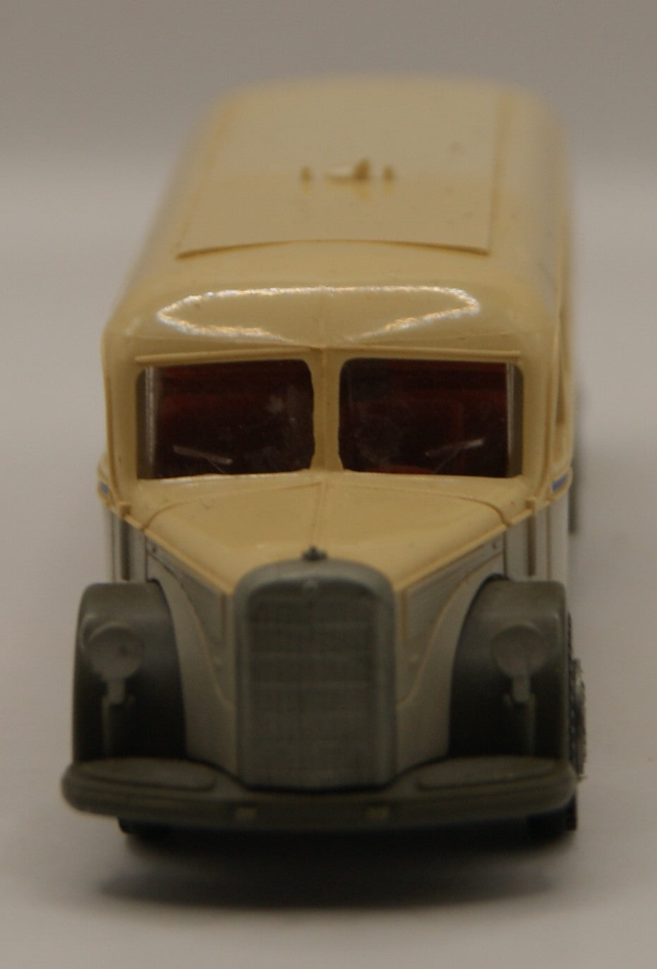 Brekina 5041 Mercedes-Benz O 5000 AEG Lavamat Reisebus H0 1:87