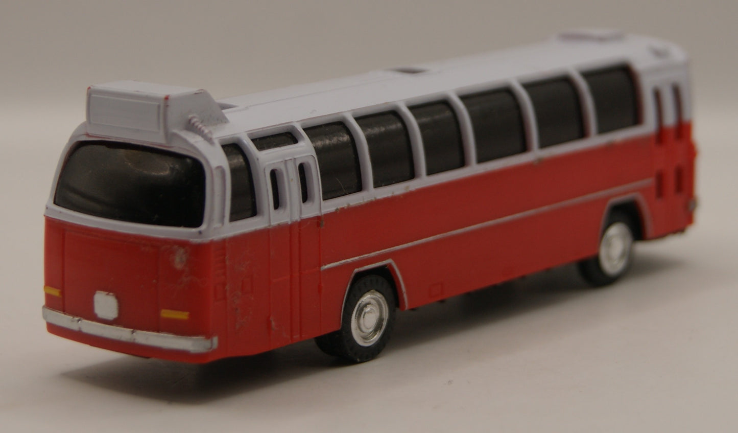 H0 1:87 Reisebus Omnibus rot weiß Modellbus Kunststoff ohne OVP