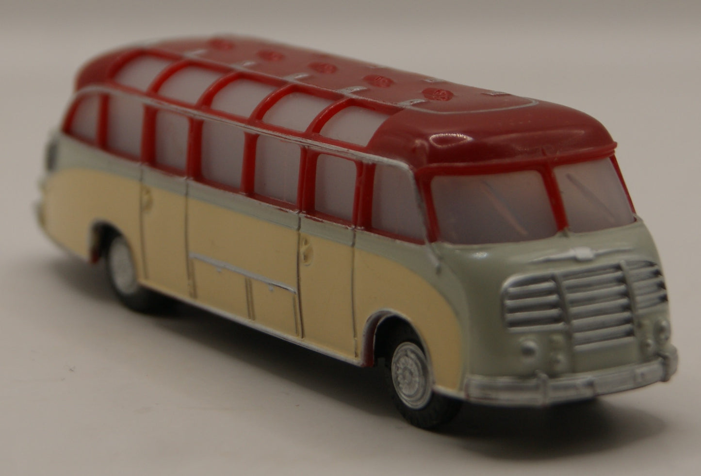 H0 1:87 Oldtimer Reisebus Omnibus creme rot Modellbus Klassiker
