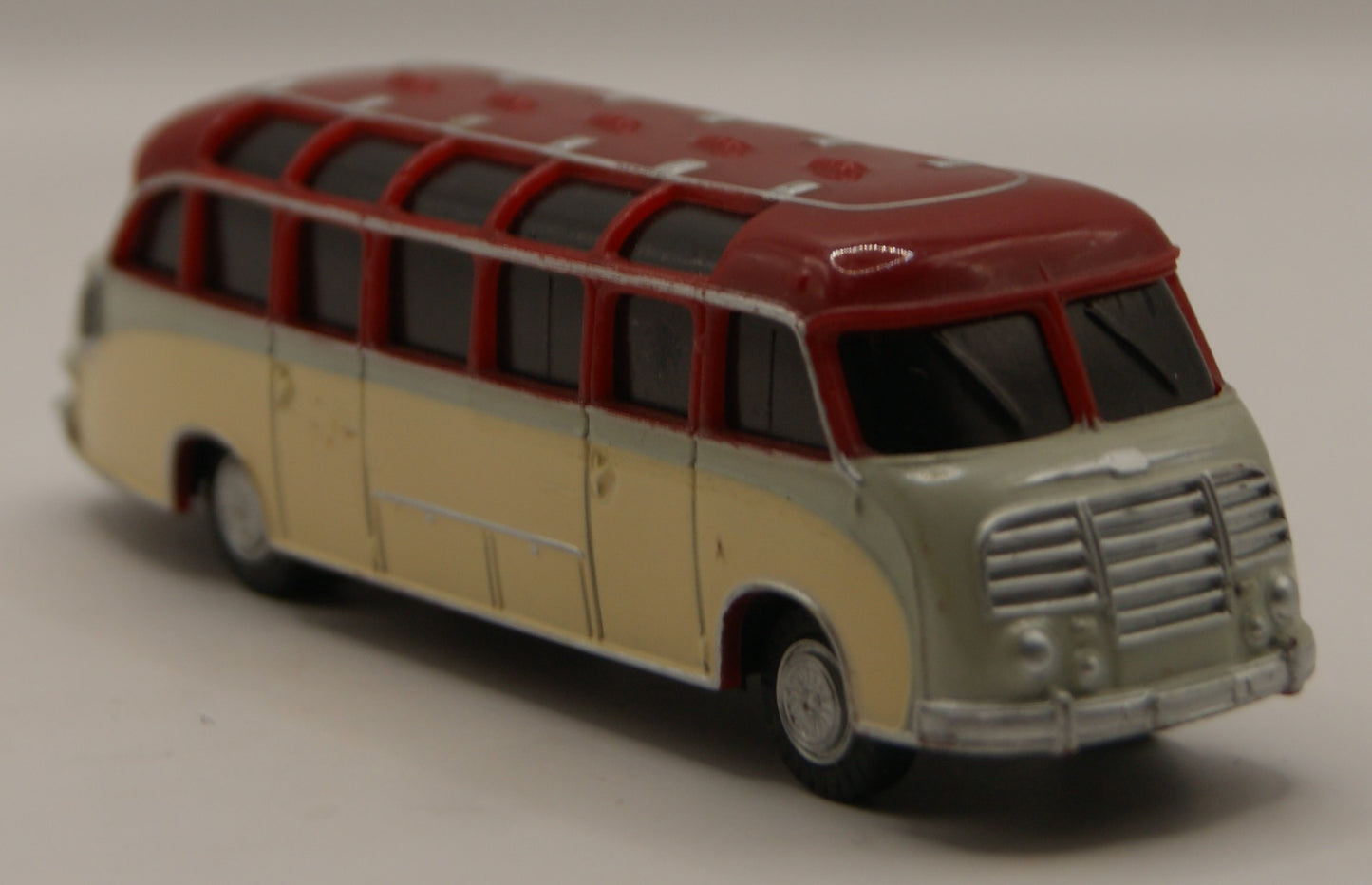 H0 1:87 Oldtimer Reisebus Omnibus creme rot Modellbus Klassiker