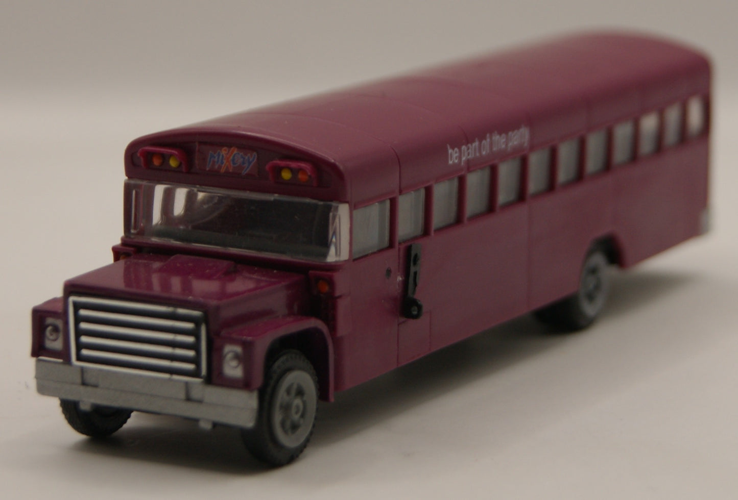 Hümmer Werbung H0 1:87 GMC S6000 School Bus Mixery Karlsberg Werbemodell
