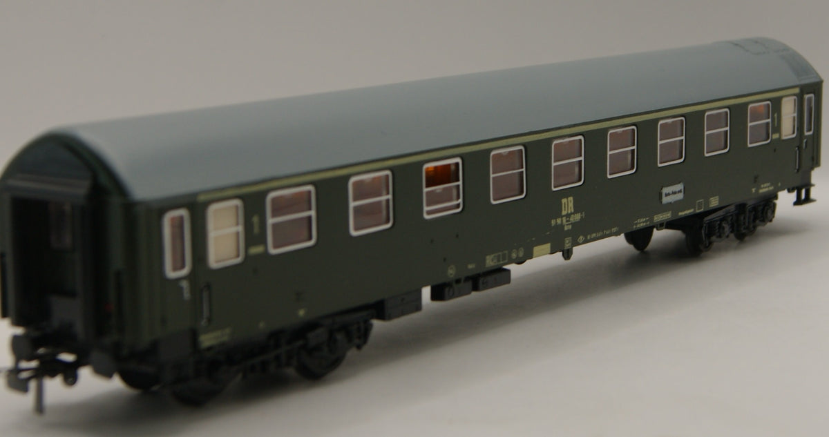 Schicht 426/66 DR Schnellzugwagen 1. Klasse Ame H0 1:87 beleuchtet