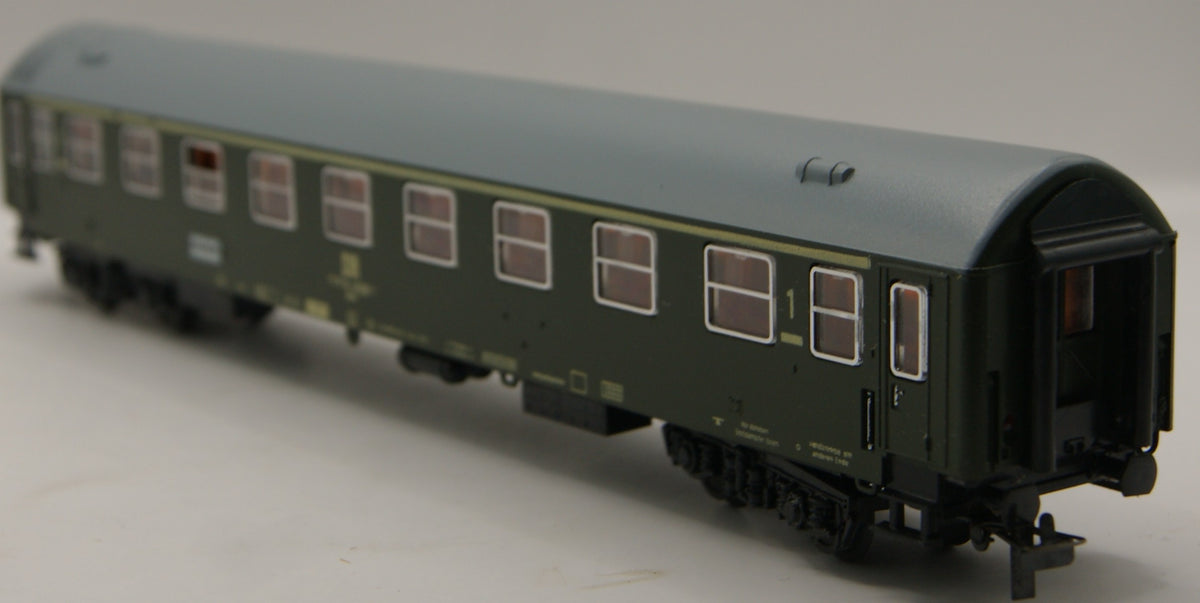 Schicht 426/66 DR Schnellzugwagen 1. Klasse Ame H0 1:87 beleuchtet