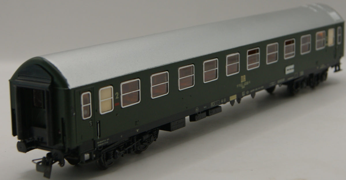 Schicht 426/50 DR Reisezugwagen B4ge 2. Klasse beleuchtet H0 1:87