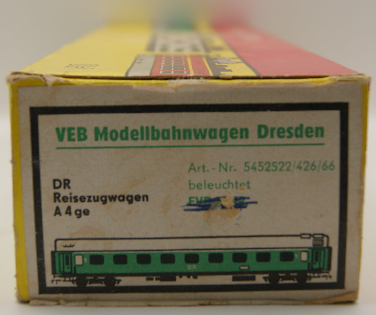 Schicht 426/50 DR Reisezugwagen B4ge 2. Klasse beleuchtet H0 1:87