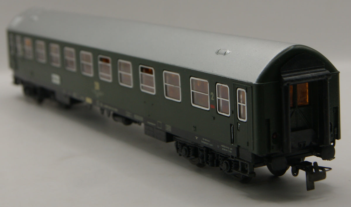Schicht 426/50 DR Reisezugwagen B4ge 2. Klasse beleuchtet H0 1:87