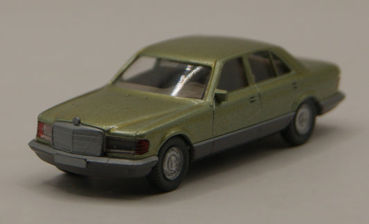 Wiking Mercedes-Benz 500 SE W126 grünmetallic H0 1:87 Modellauto