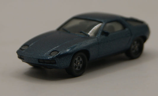 Herpa Porsche 928 S4 im Maßstab 1:87 / H0 in metallic-blauer Farbgebung.