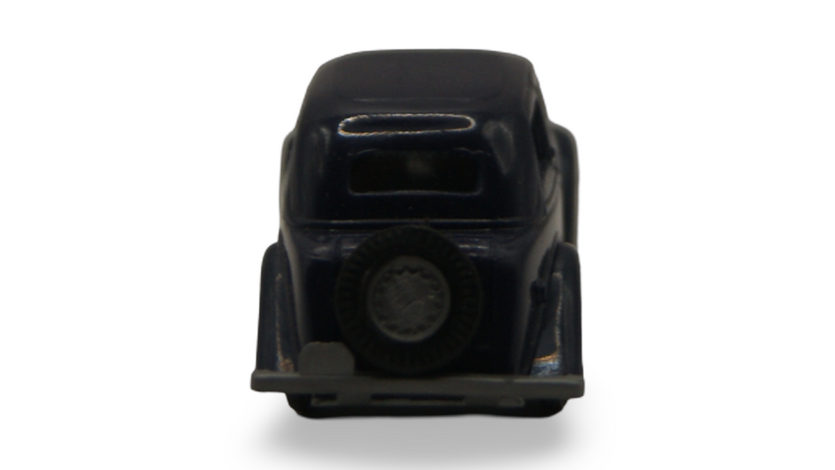 Praliné Ford Eifel Limousine Dunkelblau 1:87 H0
