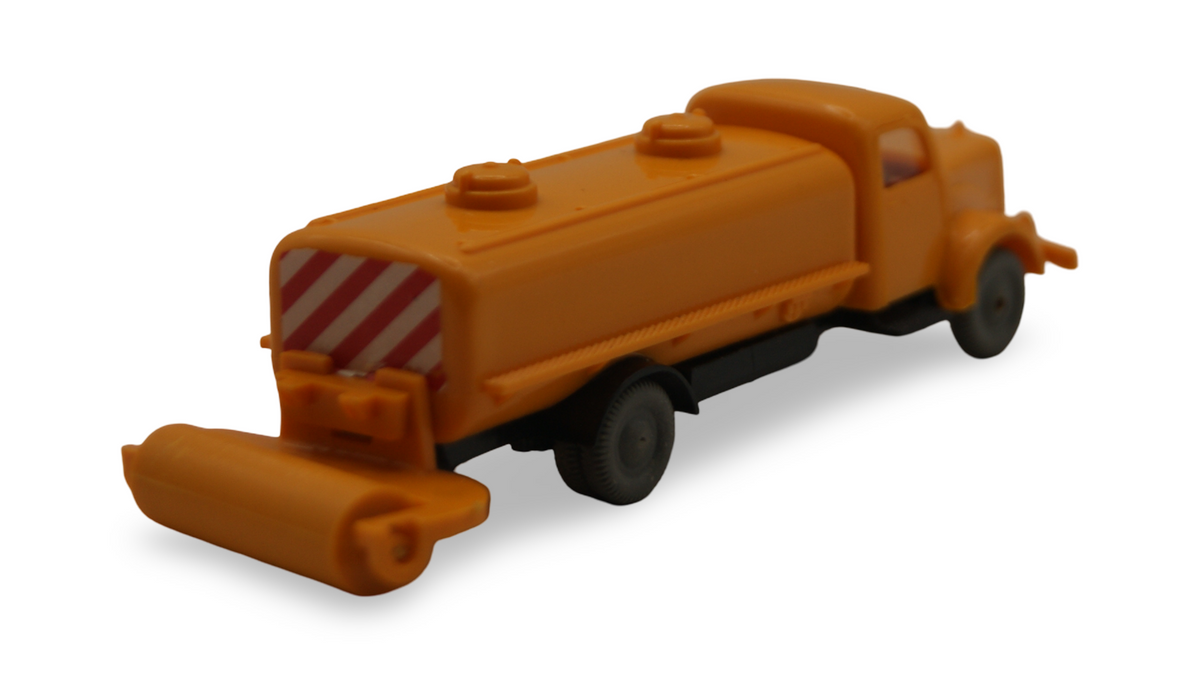 IMU Replika Mercedes-Benz L 5000 Sprengwagen mit Walze Orange 1:87 H0