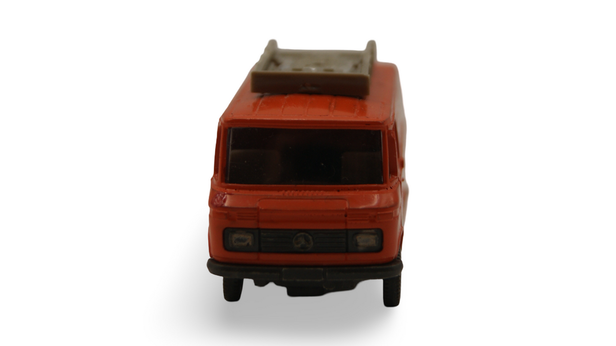 Wiking Mercedes-Benz L 406 Kastenwagen orangerot 1:87 H0 mit Dachgepäckträger