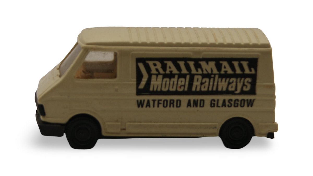 Praliné Fiat 242 Kastenwagen „Railmail Model Railways“ Watford Glasgow 1:87 H0