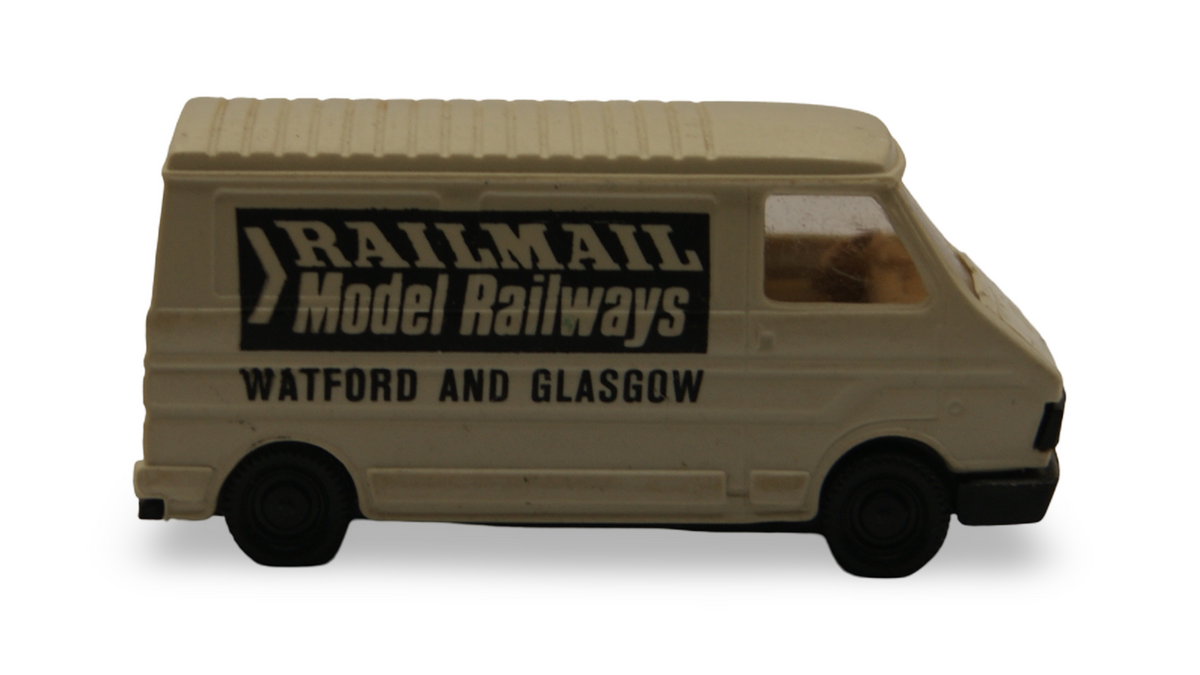 Praliné Fiat 242 Kastenwagen „Railmail Model Railways“ Watford Glasgow 1:87 H0