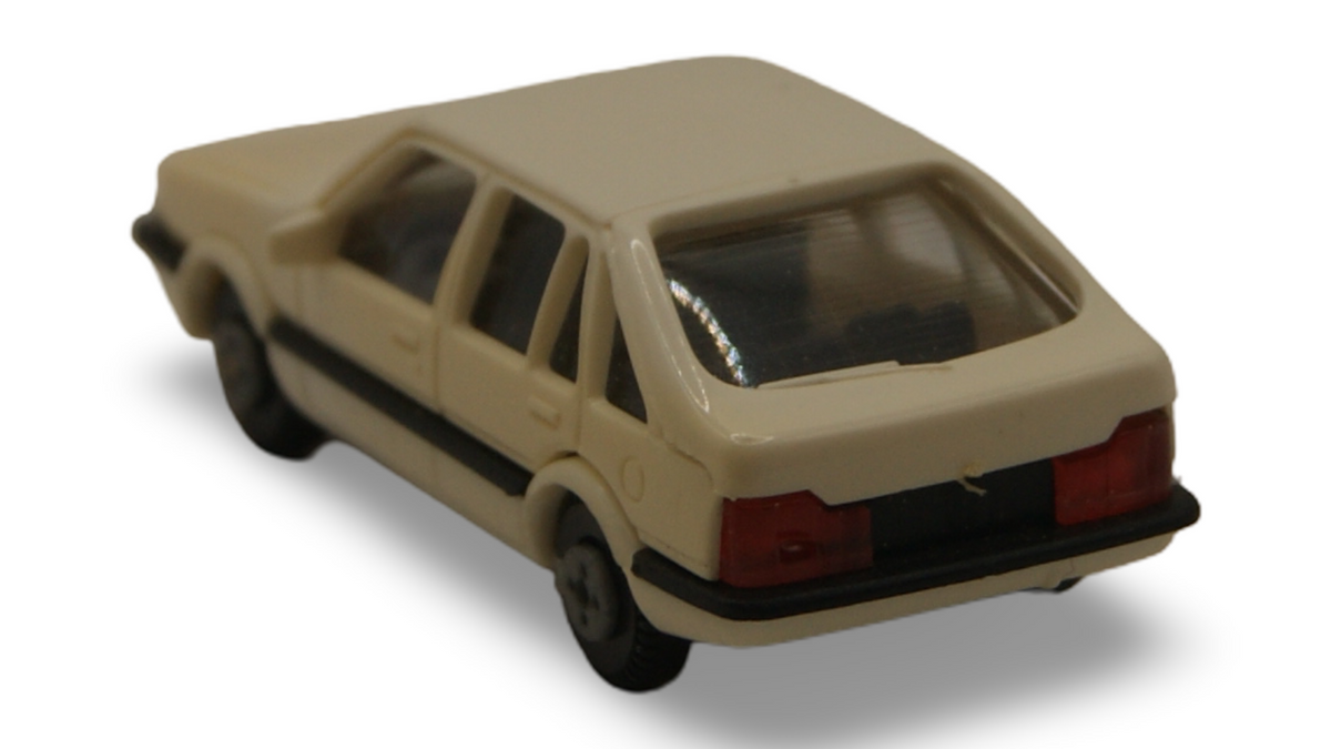R.M. Mazda 626 Limousine Beige H0 1:87