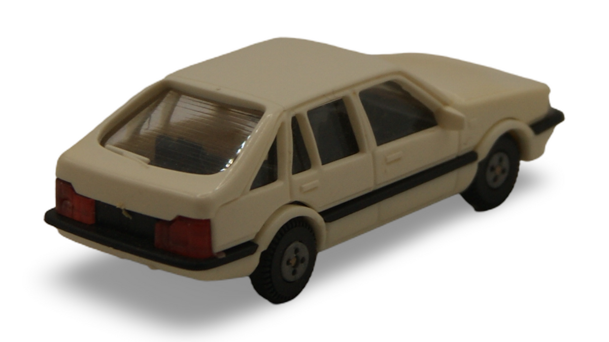 R.M. Mazda 626 Limousine Beige H0 1:87