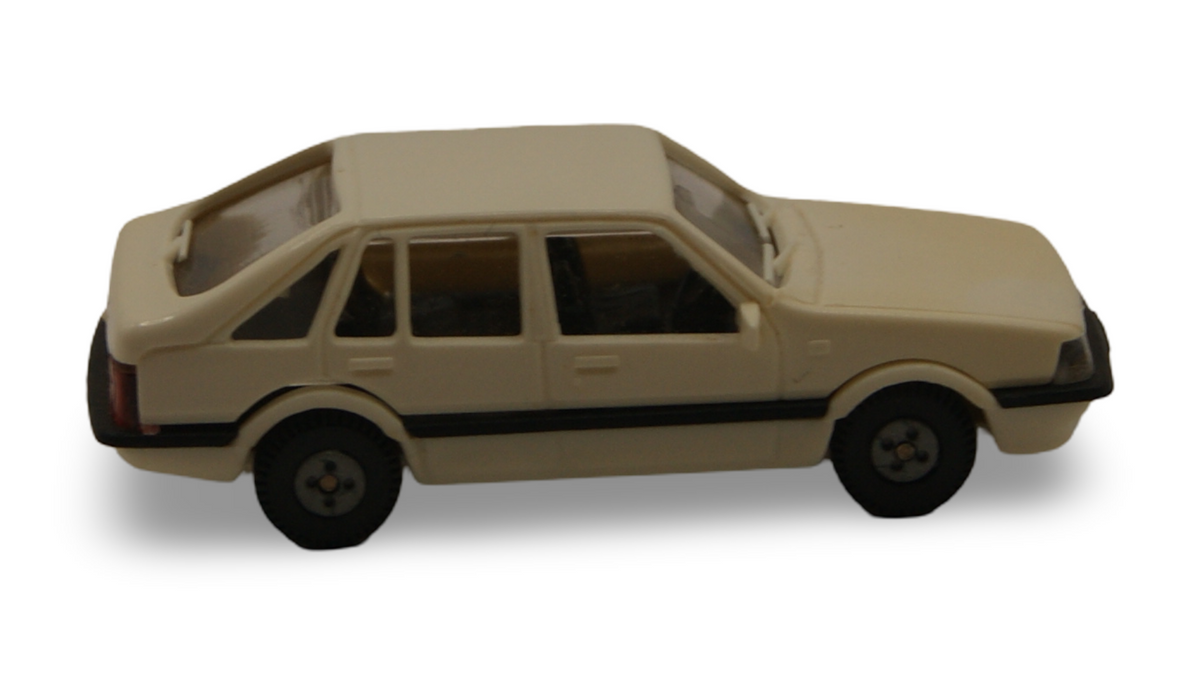 R.M. Mazda 626 Limousine Beige H0 1:87