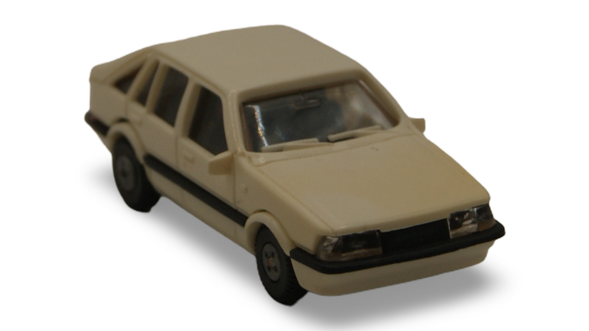 R.M. Mazda 626 Limousine Beige H0 1:87