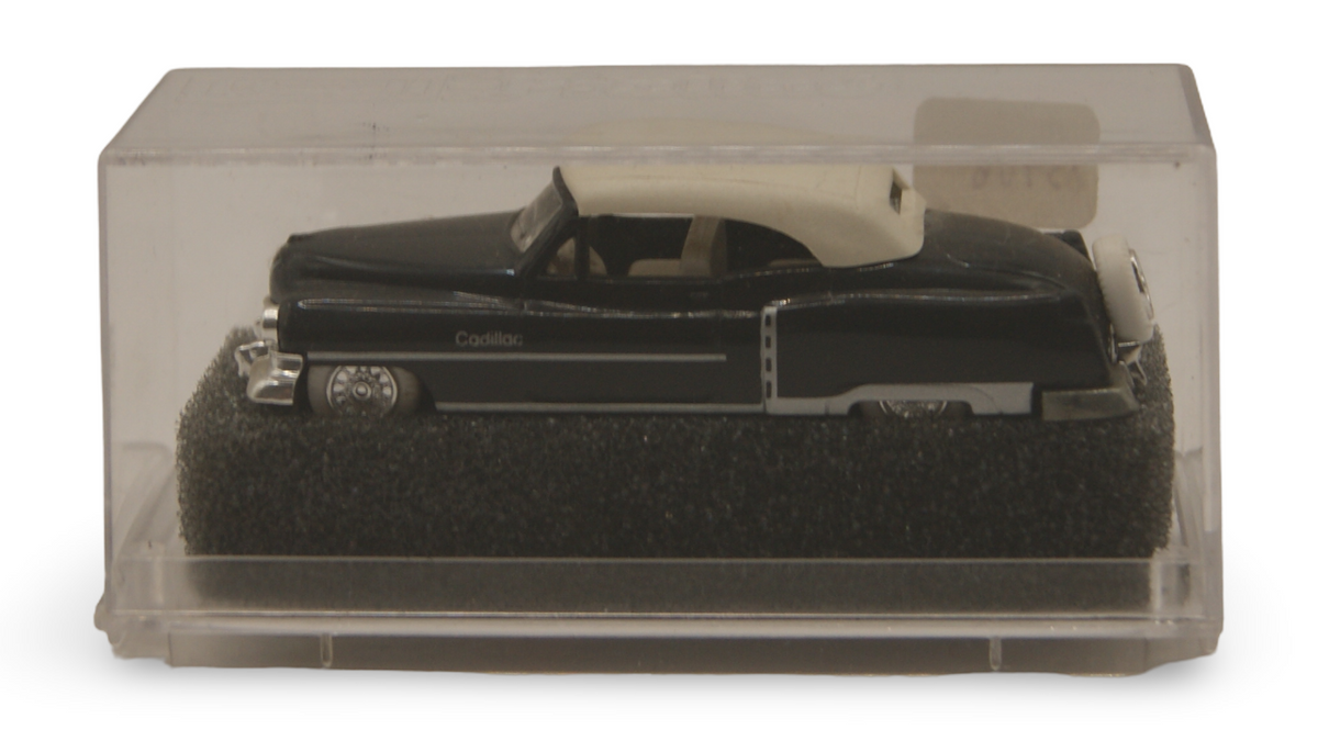 Revell Praliné 83406 Cadillac ’54 Luxus Cabrio schwarz 1:87 H0 in Vitrine