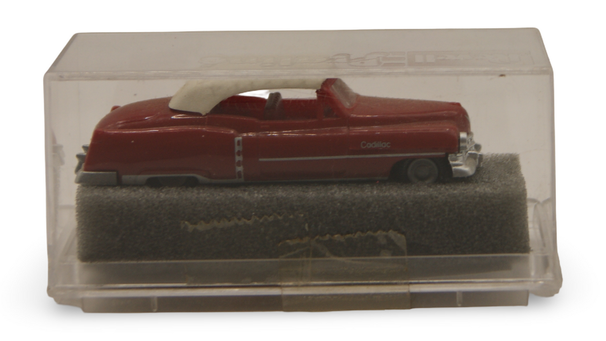 Revell Praliné Cadillac ’54 Cabrio geschlossen Bordeauxrot 1:87 H0 in Vitrine