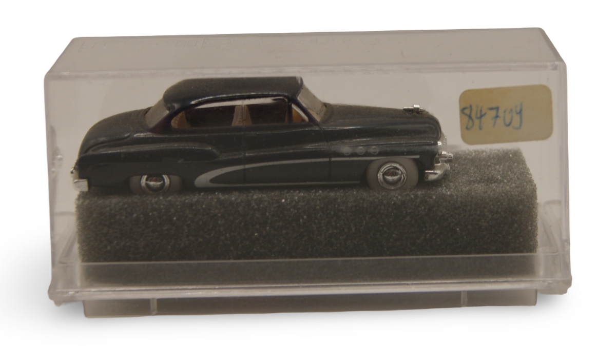 Revell Praliné 34709 Buick Limousine De-Lux schwarz 1:87 H0 in Vitrine