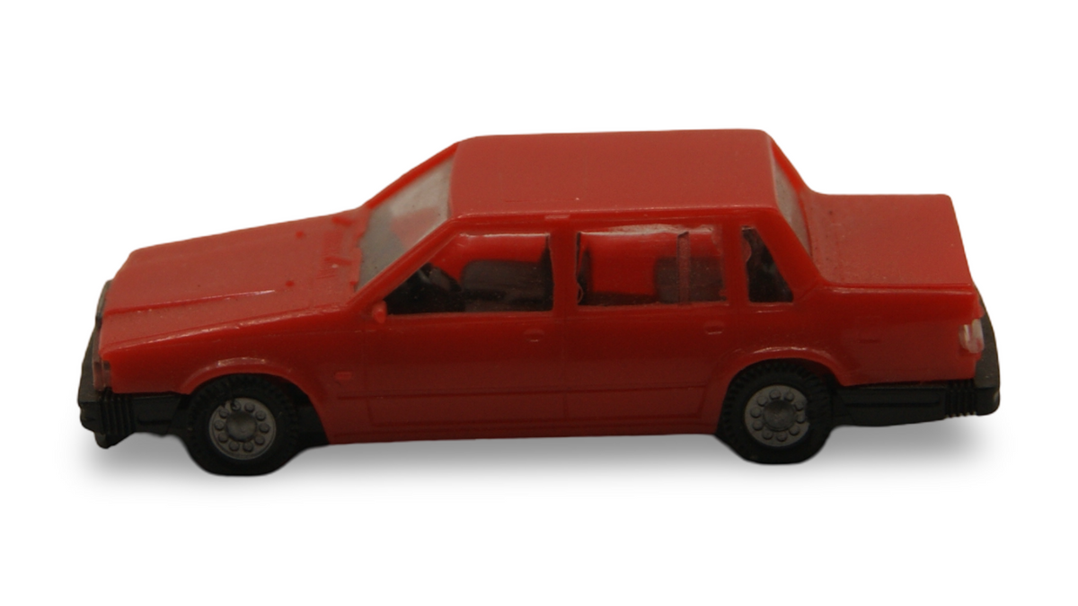 I.M.U. Volvo 760 GLE Limousine rot 1:87 H0
