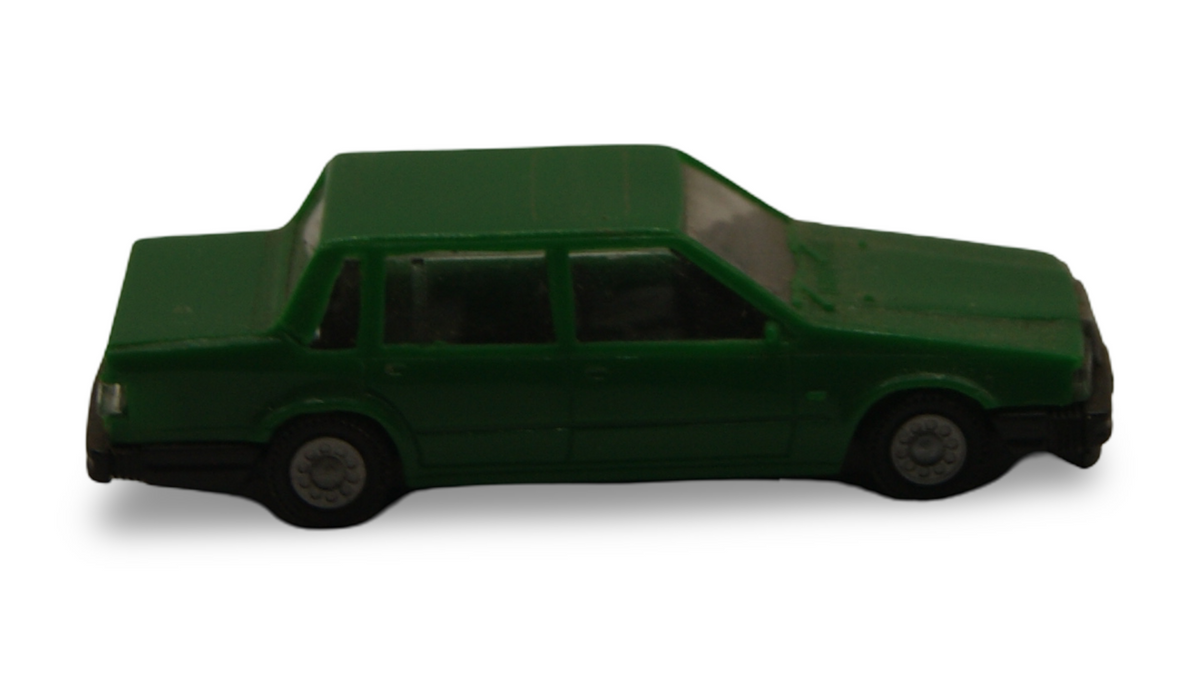 I.M.U. Volvo 760 GLE Limousine grün 1:87 H0