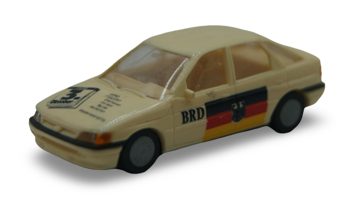 Praliné 5799 Ford Escort Ghia Wiedervereinigung BRD DDR 3.10.1990 H0 1:87