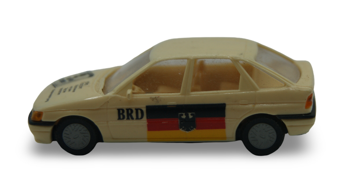 Praliné 5799 Ford Escort Ghia Wiedervereinigung BRD DDR 3.10.1990 H0 1:87