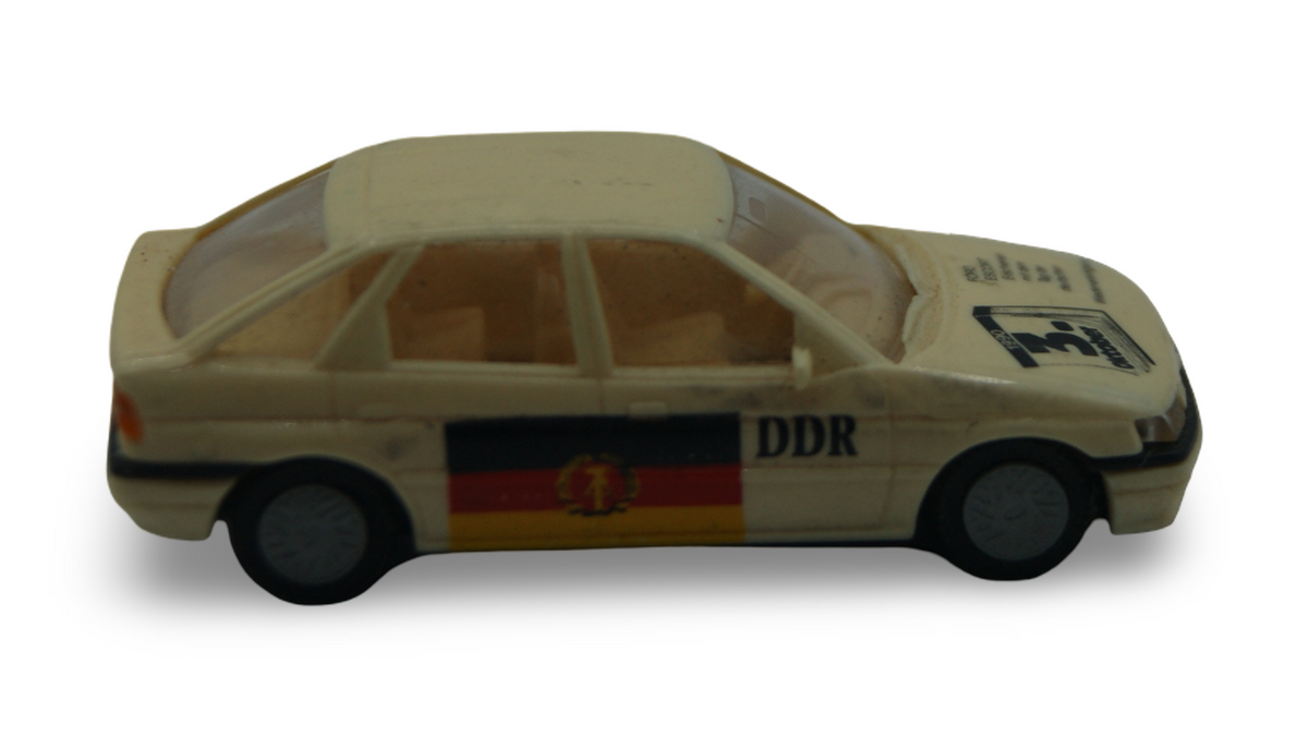 Praliné 5799 Ford Escort Ghia Wiedervereinigung BRD DDR 3.10.1990 H0 1:87