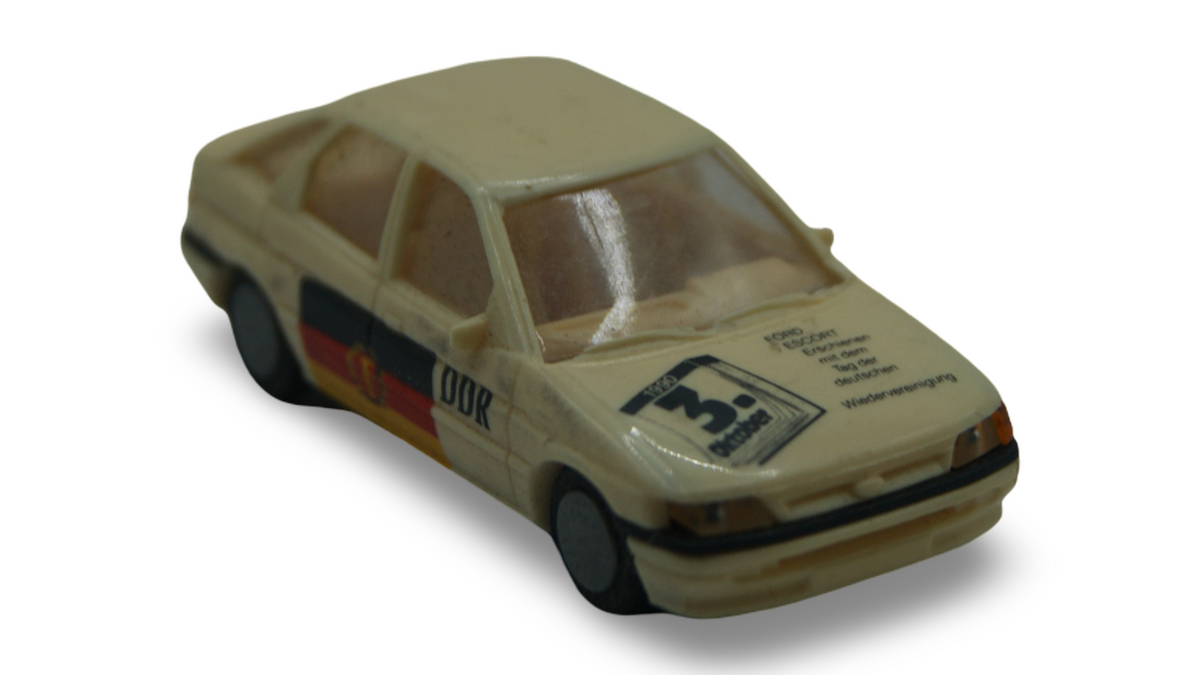 Praliné 5799 Ford Escort Ghia Wiedervereinigung BRD DDR 3.10.1990 H0 1:87