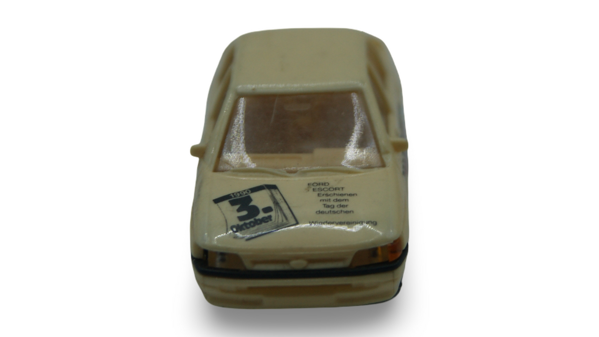 Praliné 5799 Ford Escort Ghia Wiedervereinigung BRD DDR 3.10.1990 H0 1:87