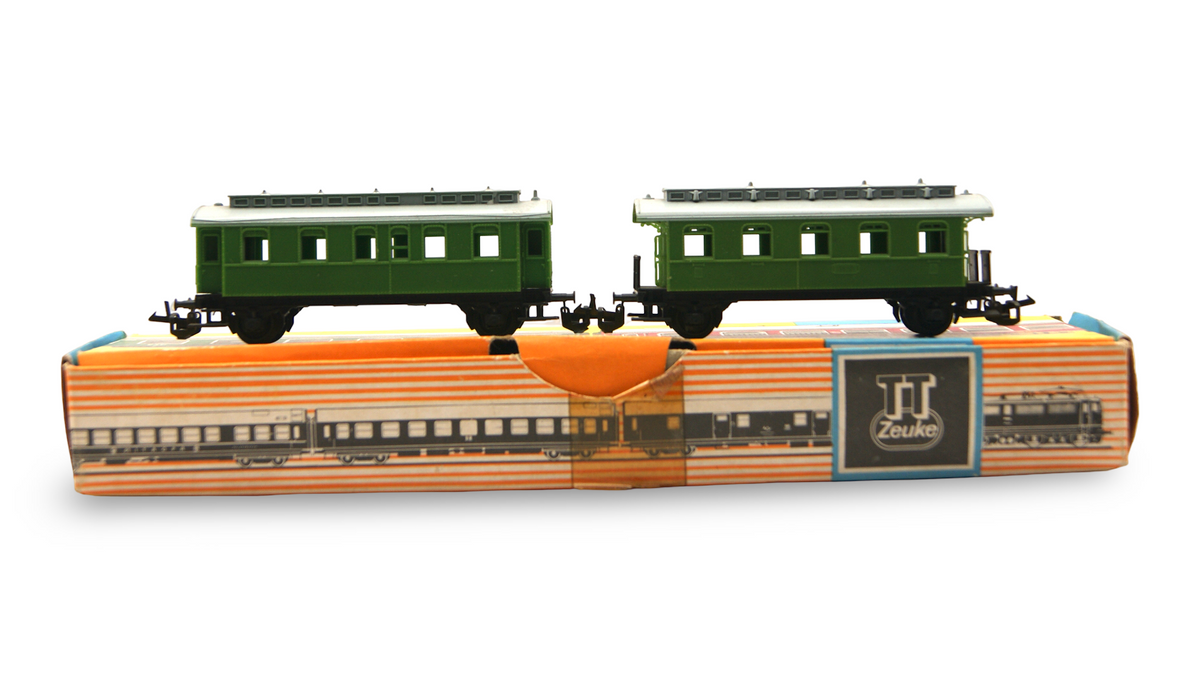 Zeuke TT 1:120 – 2 grüne zweiachsige Personenwagen | Vintage mit Fremd-OVP