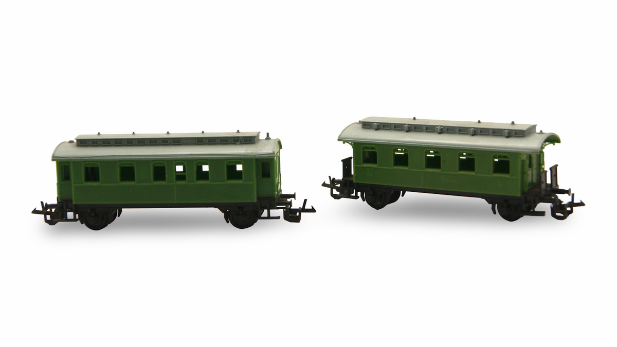 Zeuke TT 1:120 – 2 grüne zweiachsige Personenwagen | Vintage mit Fremd-OVP