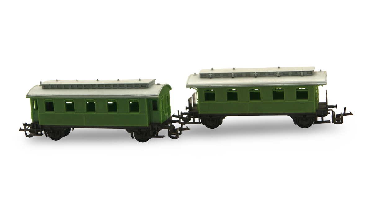 Zeuke TT 1:120 – 2 grüne zweiachsige Personenwagen | Vintage mit Fremd-OVP