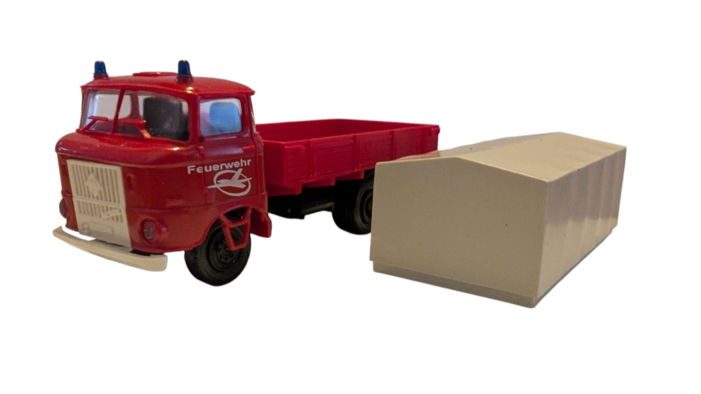 S.E.S. W50 Planen-LKW Feuerwehr Flughafen Berlin-Schönefeld – H0 1:87 – mit Originalverpackung