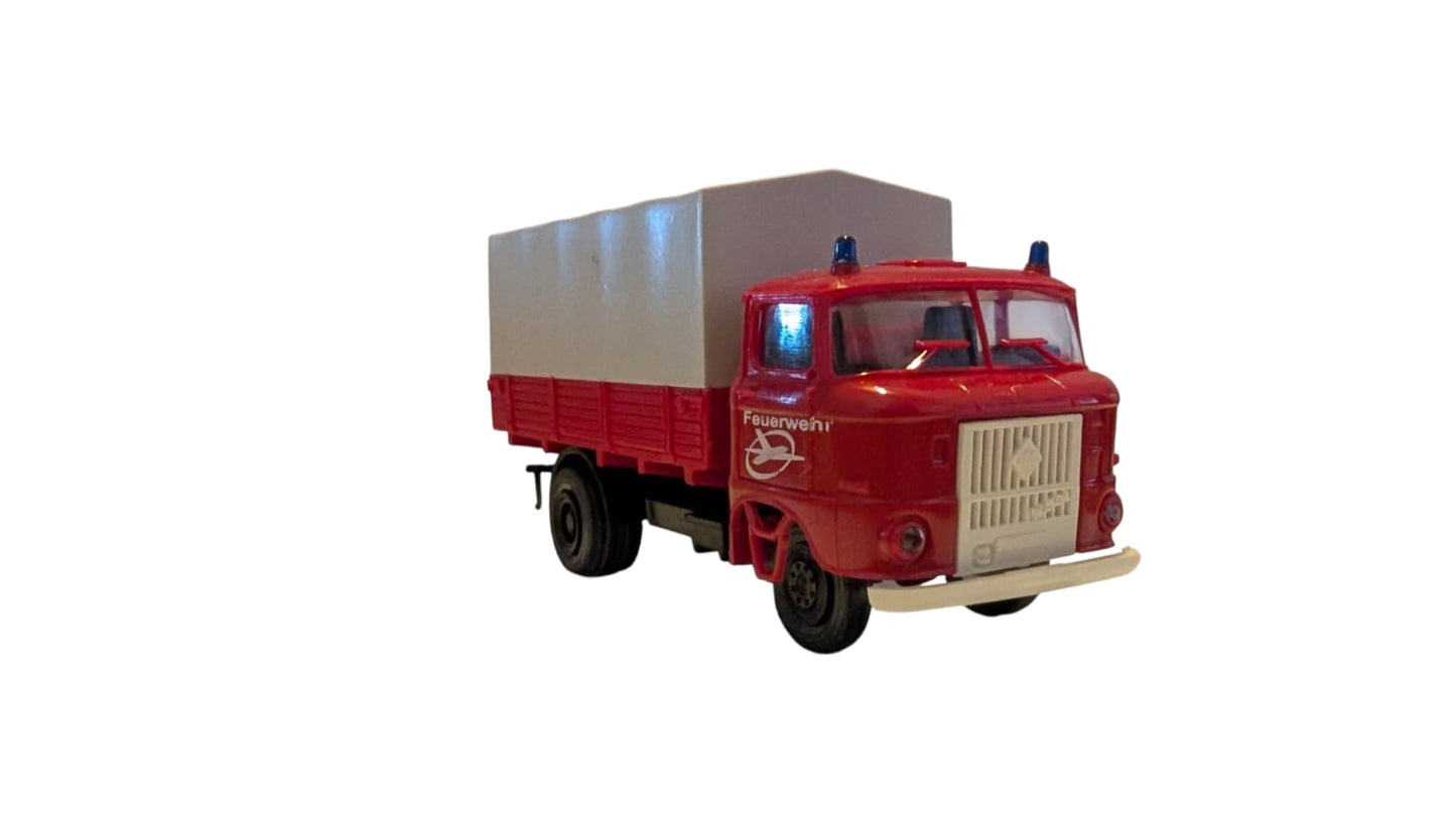 S.E.S. W50 Planen-LKW Feuerwehr Flughafen Berlin-Schönefeld – H0 1:87 – mit Originalverpackung