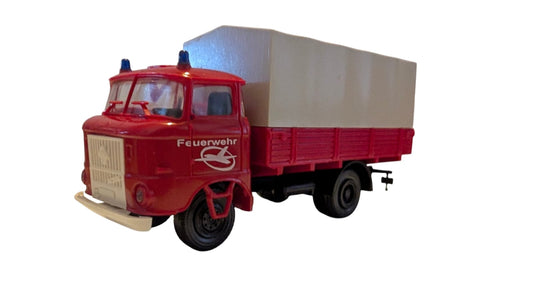 S.E.S. W50 Planen-LKW Feuerwehr Flughafen Berlin-Schönefeld – H0 1:87 – mit Originalverpackung