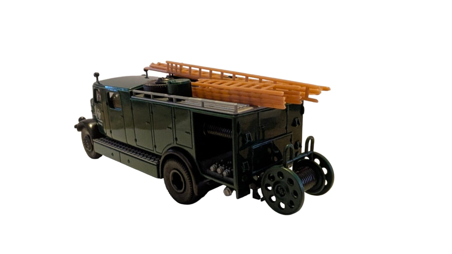 Brekina Mercedes-Benz L 5400 S LF 25 – Feuerschutzpolizei Hamburg – H0 1:87 – mit Kunststoffvitrine