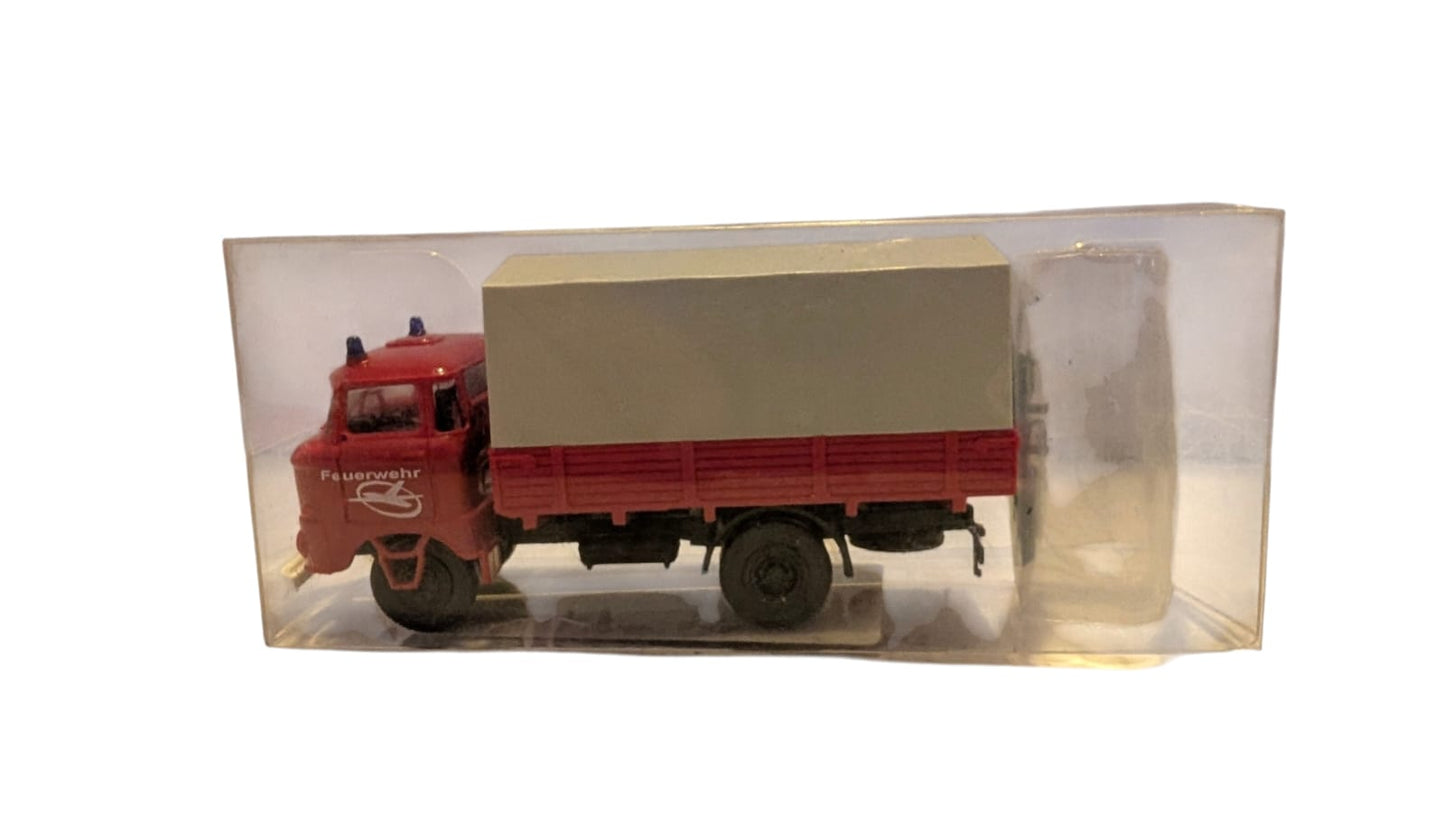S.E.S. W50 Planen-LKW Feuerwehr Flughafen Berlin-Schönefeld – H0 1:87 – mit Originalverpackung