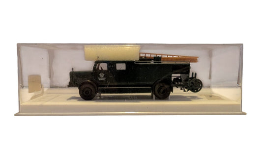 Brekina Mercedes-Benz L 5400 S LF 25 – Feuerschutzpolizei Hamburg – H0 1:87 – mit Kunststoffvitrine