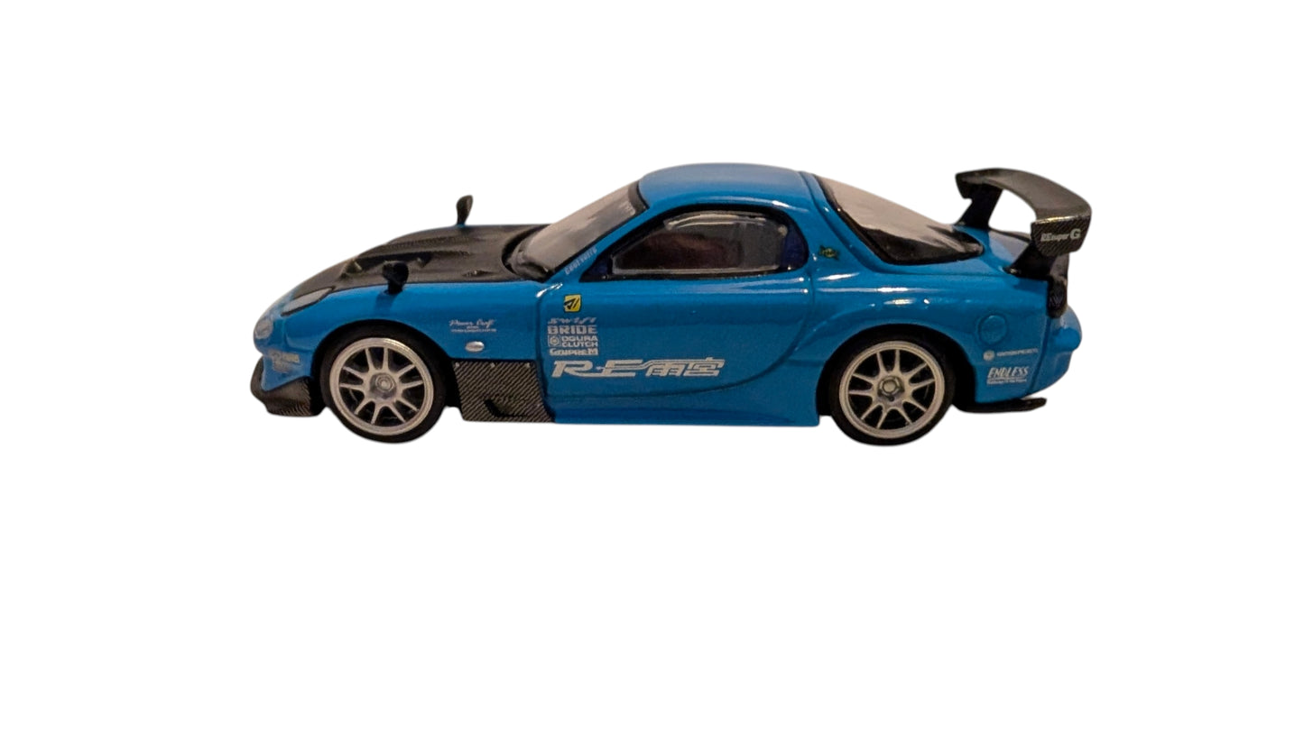 MINI GT Mazda RX-7 RE-Amemiya 20B NA 3ROTOR-7 "Ama-san Go" 1:64 – JDM Ikone mit OVP