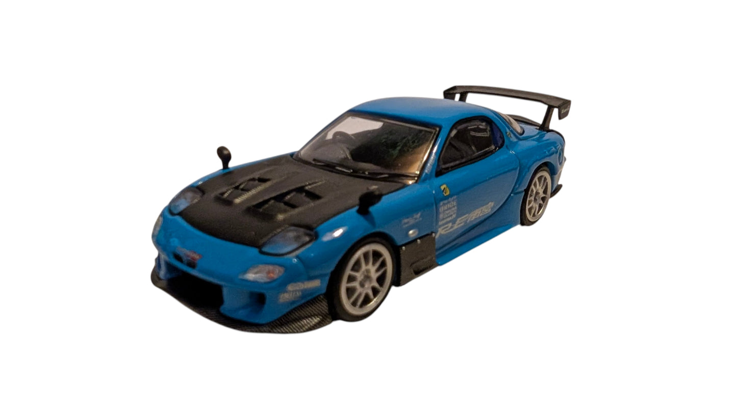 MINI GT Mazda RX-7 RE-Amemiya 20B NA 3ROTOR-7 "Ama-san Go" 1:64 – JDM Ikone mit OVP