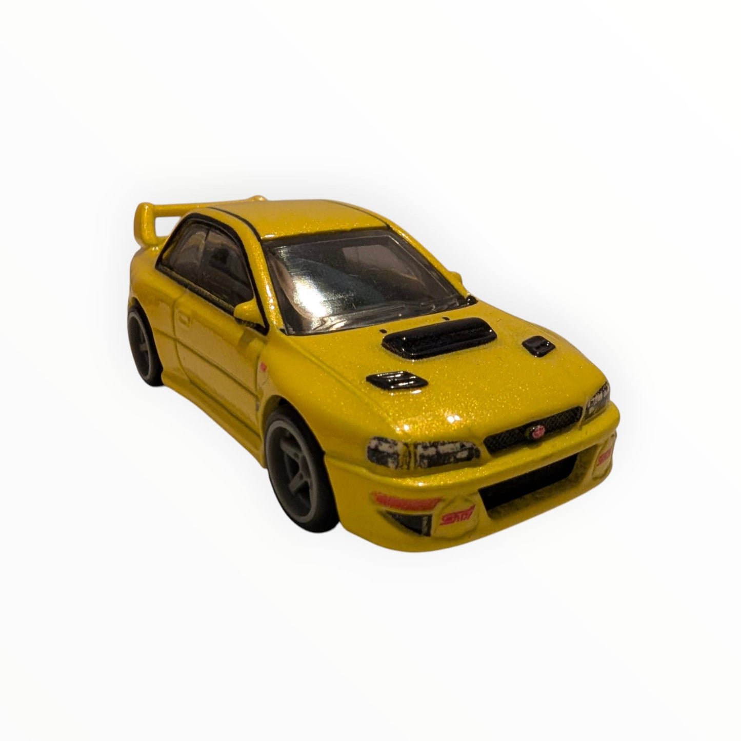 Hot Wheels Premium – `98 Subaru Impreza 22B-STi Version – Gelb – Real Riders – Full Metal Body – lose