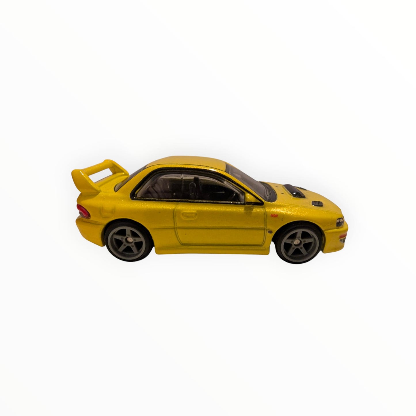 Hot Wheels Premium – `98 Subaru Impreza 22B-STi Version – Gelb – Real Riders – Full Metal Body – lose