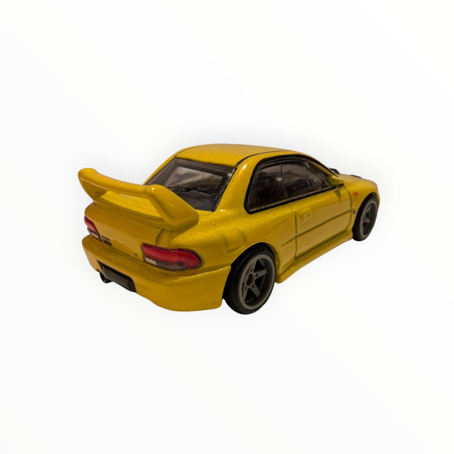 Hot Wheels Premium – `98 Subaru Impreza 22B-STi Version – Gelb – Real Riders – Full Metal Body – lose