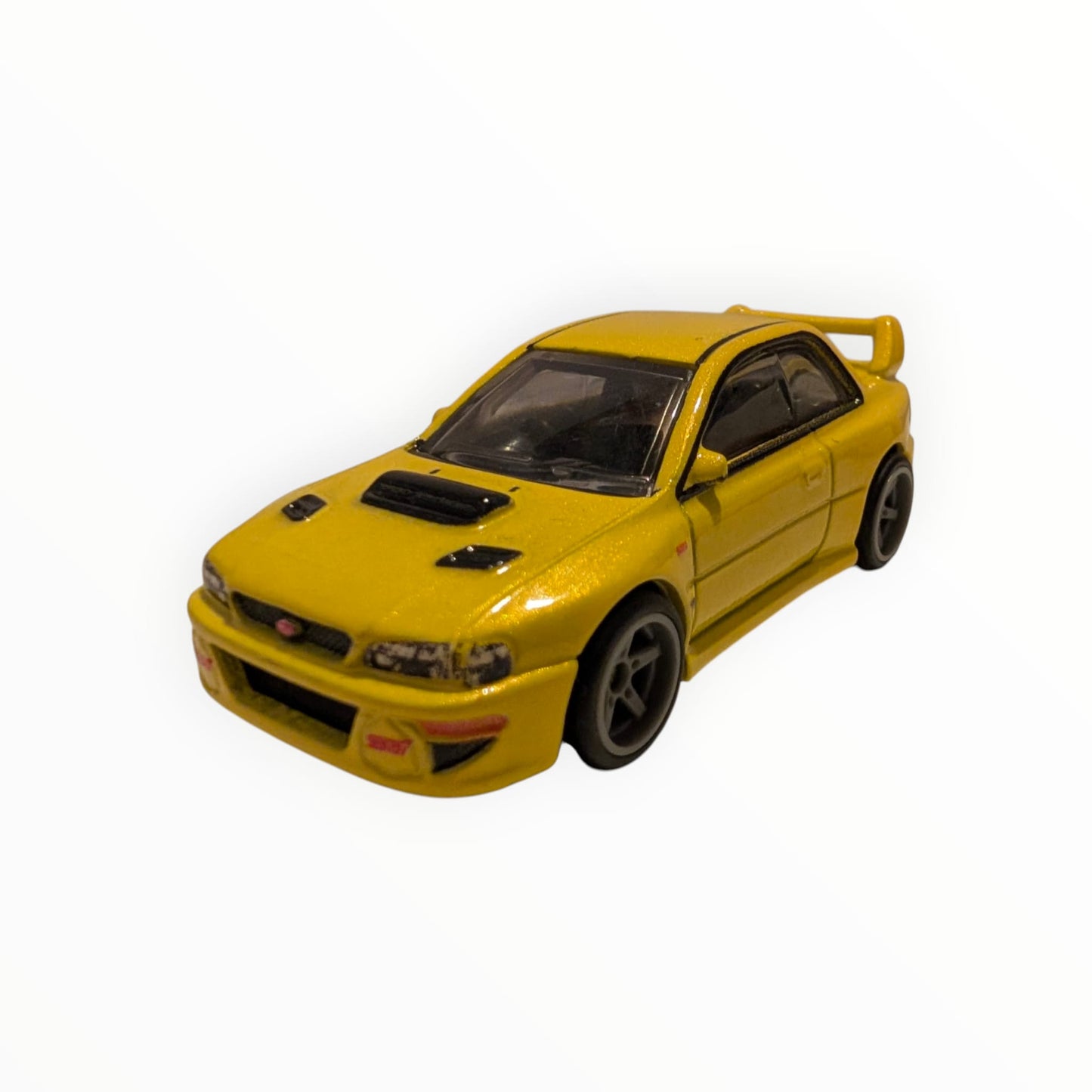 Hot Wheels Premium – `98 Subaru Impreza 22B-STi Version – Gelb – Real Riders – Full Metal Body – lose